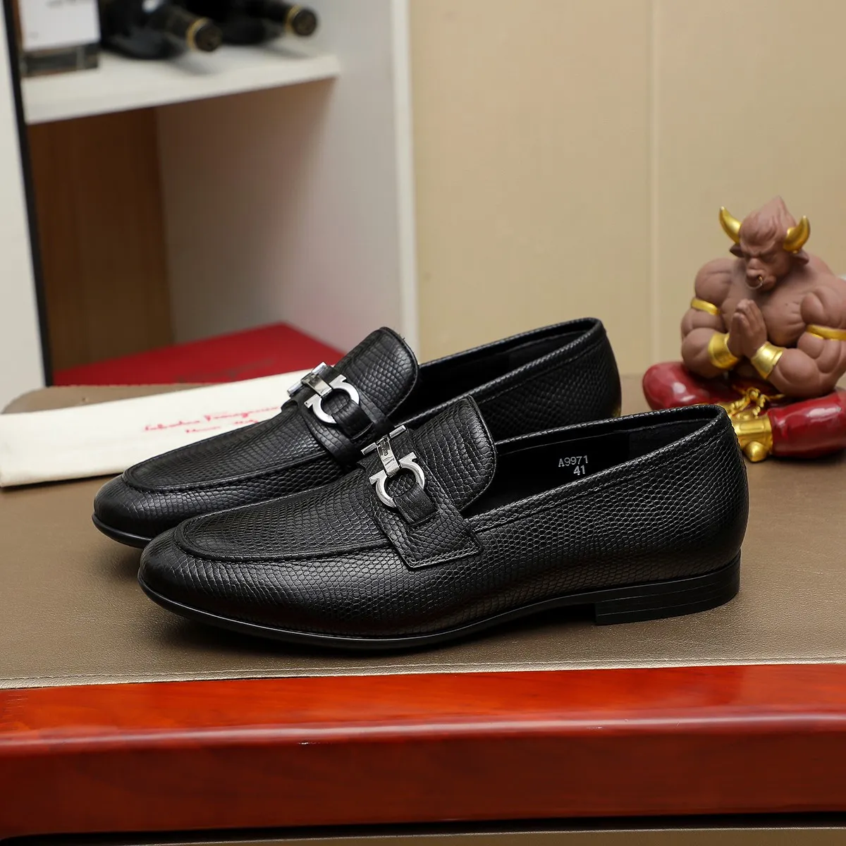 Men's shoes 250 🕷🕷🐂【Ferragamo】Ferragamo Popular fashionable casual shoes🇨🇳Official website counter 1:1 production, original mold opening💯Good quality can be seen, imported high-end first-layer pebbled calfskin, water-dyed🐂leather lining🌿very clear texture, high-quality waterproof, non-slip and wear-resistant outsole🎋high quality and low price, truly handmade🍓, color optional! Code number 38-44 (45. To be customized)